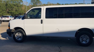 2023 Chevrolet Express Passenger 3500 1LS
