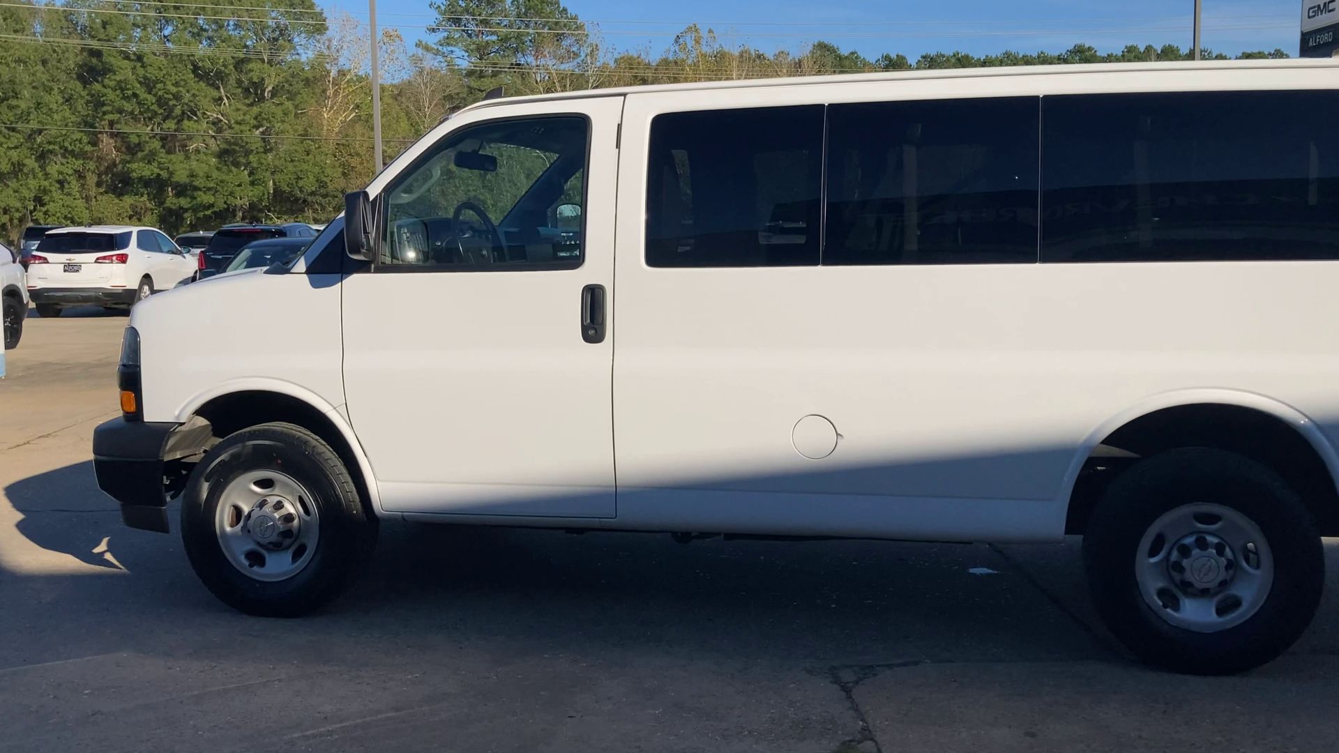 2023 Chevrolet Express Passenger 3500 1LS