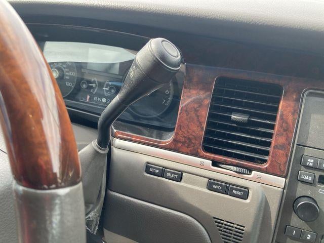 2009 Lincoln Town Car Signature Limited