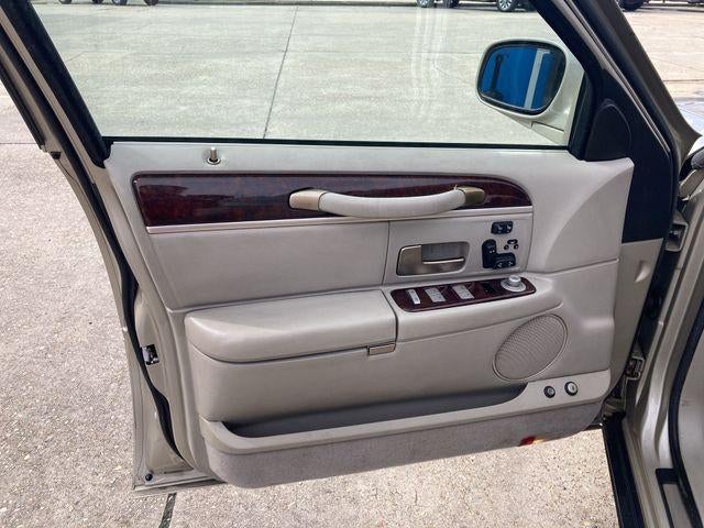 2009 Lincoln Town Car Signature Limited