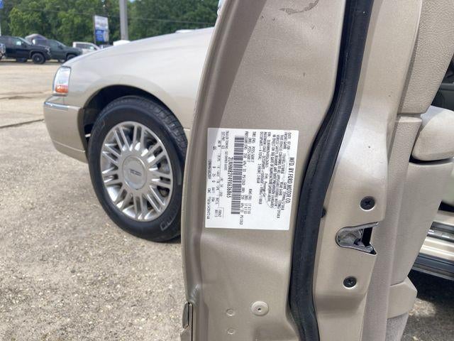 2009 Lincoln Town Car Signature Limited
