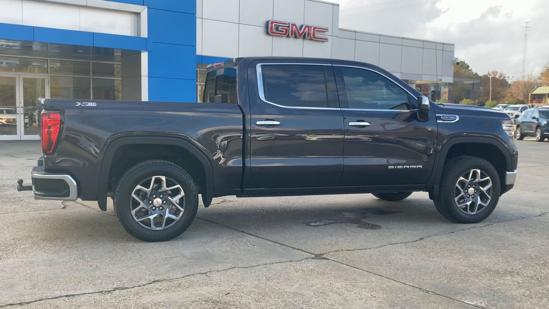 2025 GMC Sierra 1500 SLT