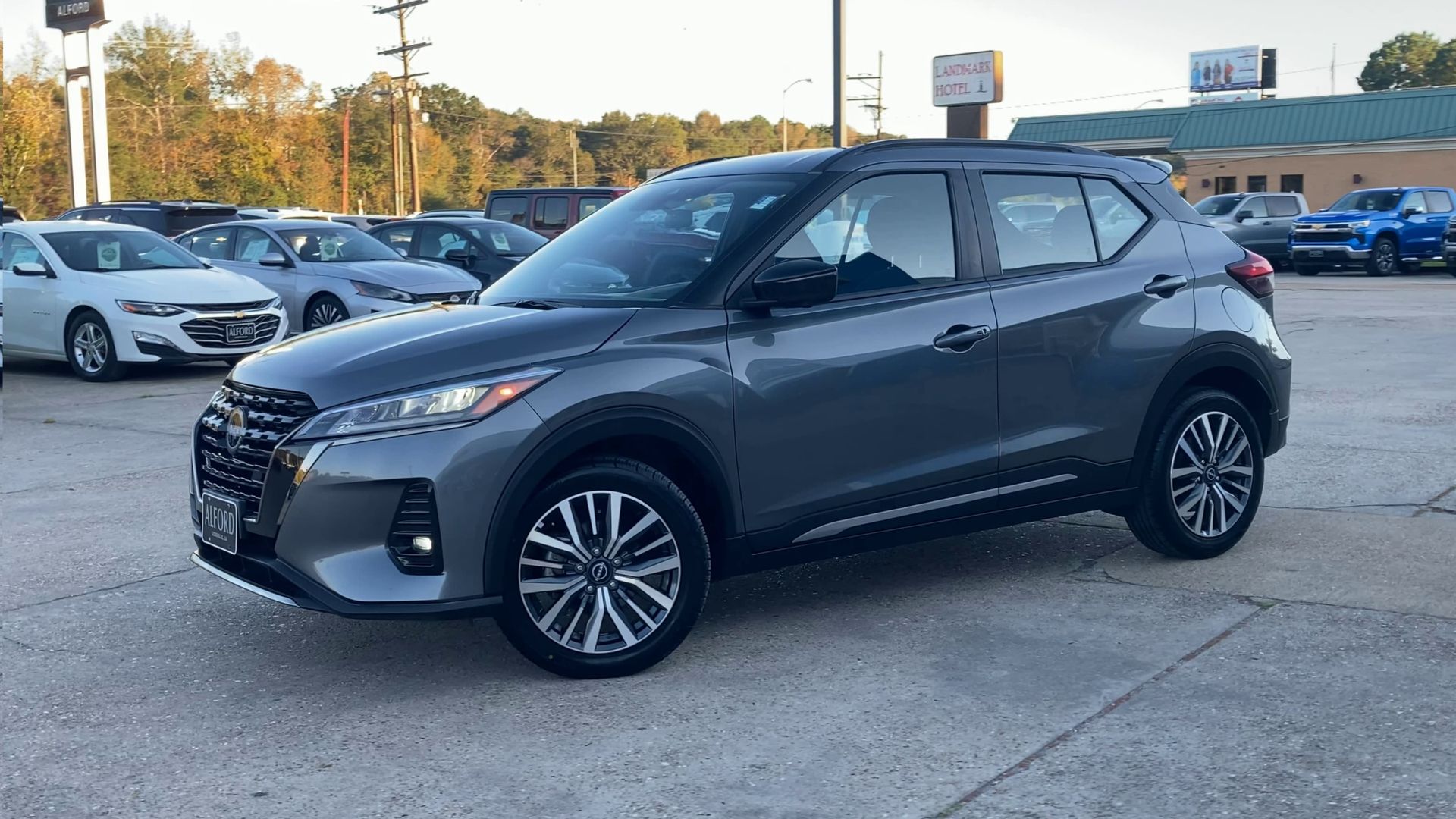 2024 Nissan Kicks SR